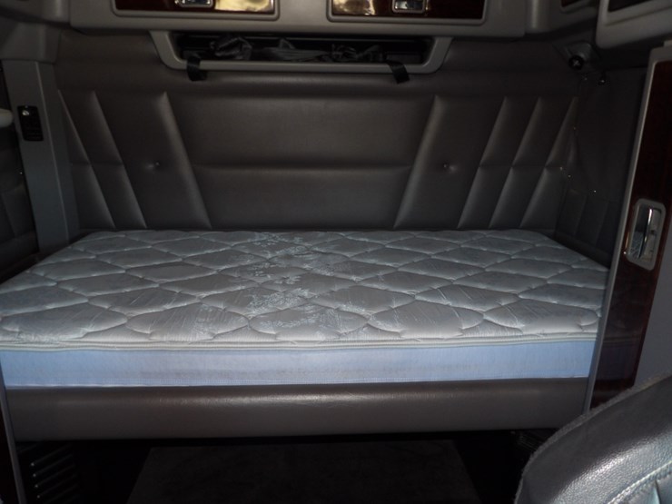 2022-peterbilt-389-image-48