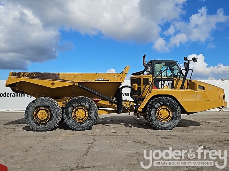 2016-caterpillar-725c2-image-6