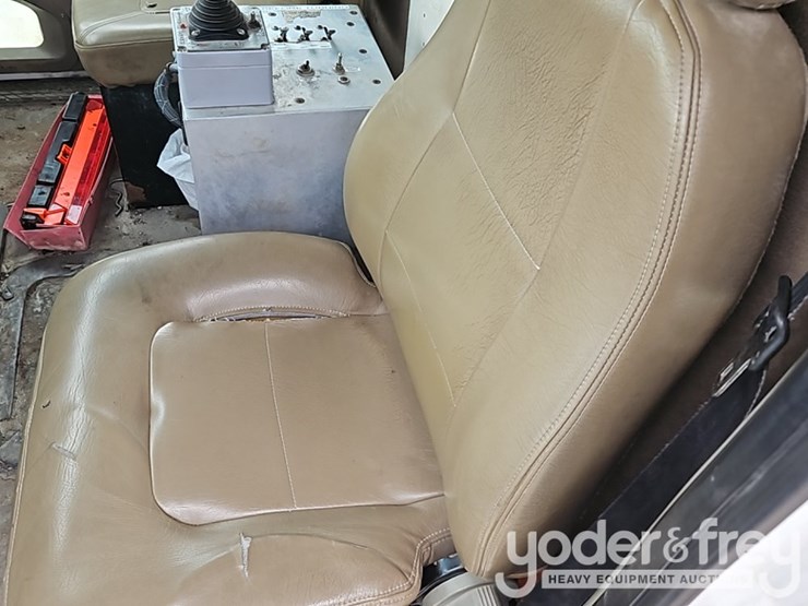 2007-sterling-lt7500-image-27