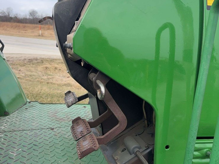 john-deere-6215-image-15