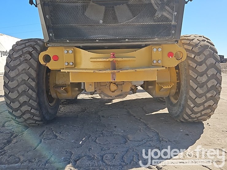 2019-caterpillar-12m3-image-29