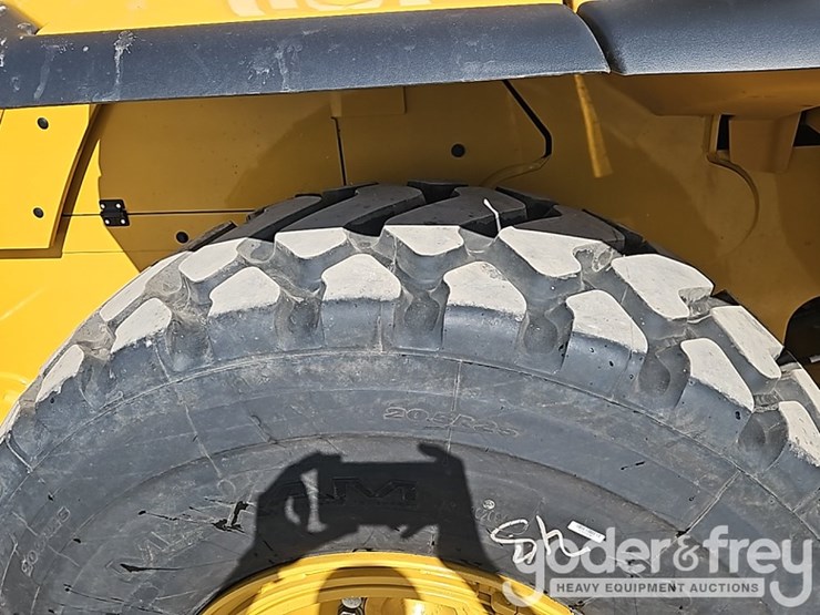 2026-caterpillar-930-image-10