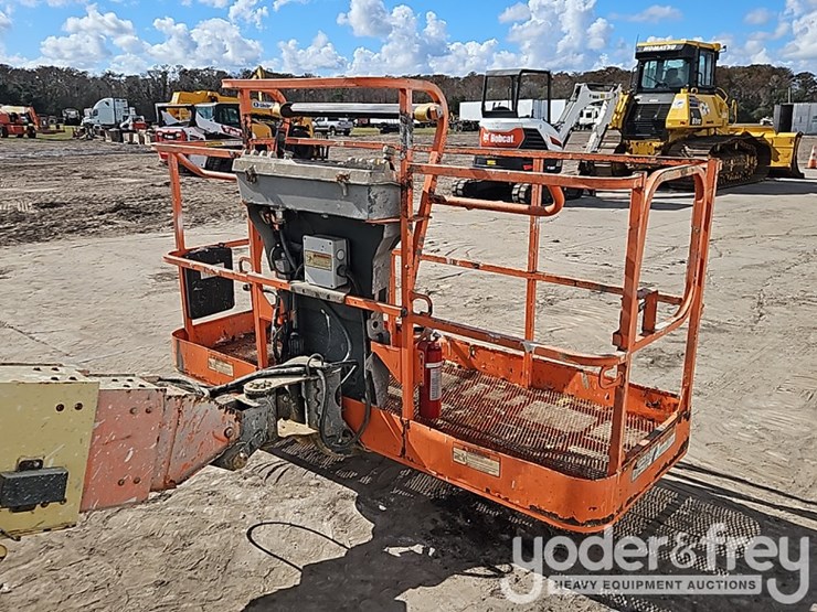 2016-jlg-600sc-image-14
