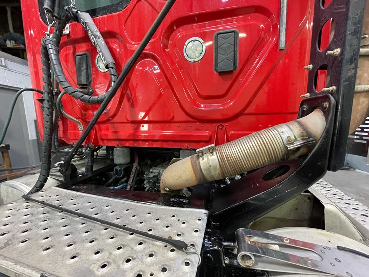 #6227-•-2018-freightliner-cascadia-day-cab-semi-truck-(title-in-delay)-image-29