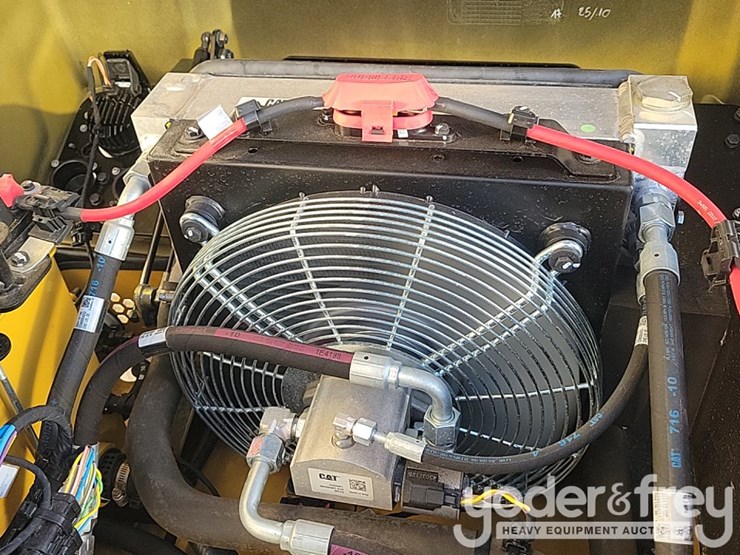 2025-caterpillar-cb4.0-image-13