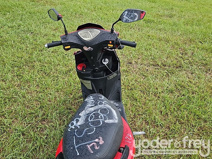 49cc-scooter-(non-runner)(sold-for-parts-only---has-no-title)-image-7