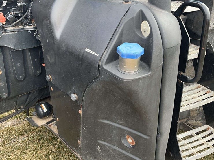 2012-new-holland-275-image-8