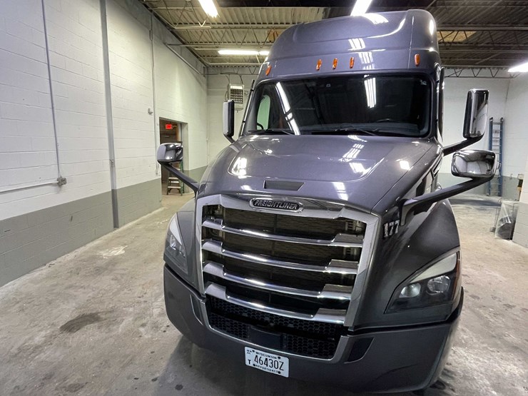 #6224-•-2022-freightliner-cascadia-semi-truck-(title-in-delay)-image-2