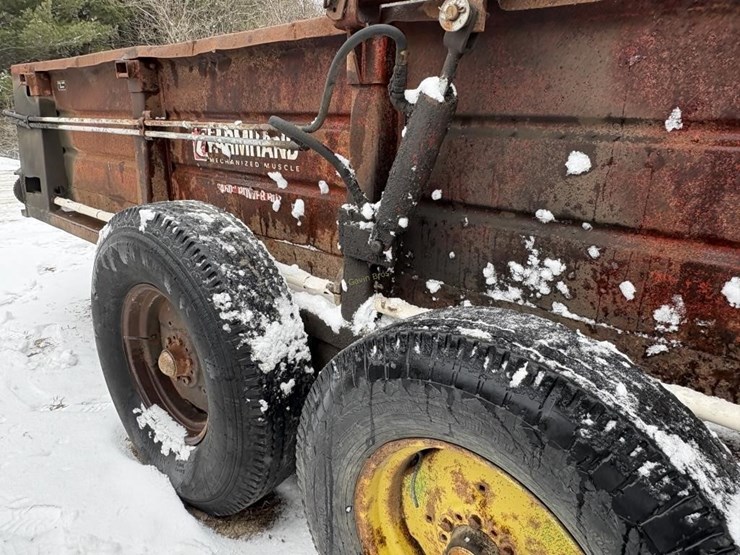 farmhand-manure-spreader-image-8