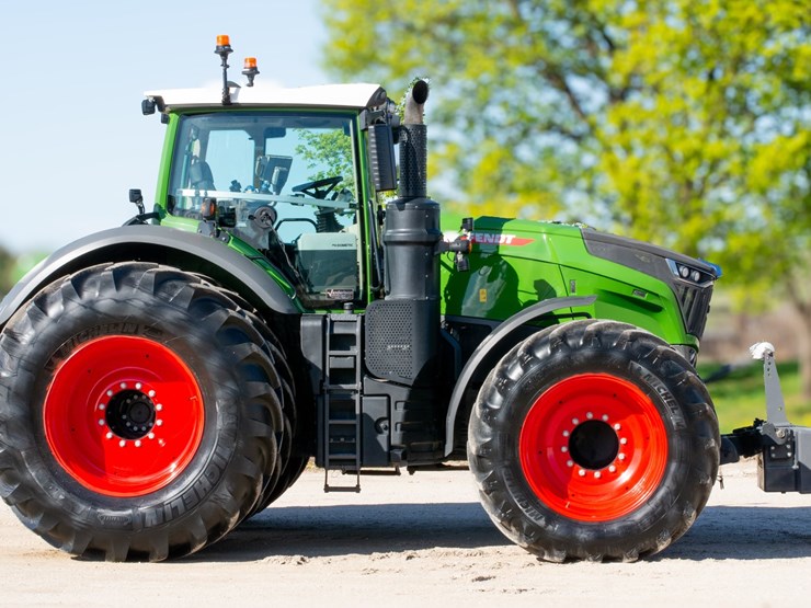 2021-fendt-1042-vario-image-2