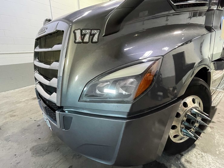 #6224-•-2022-freightliner-cascadia-semi-truck-(title-in-delay)-image-22