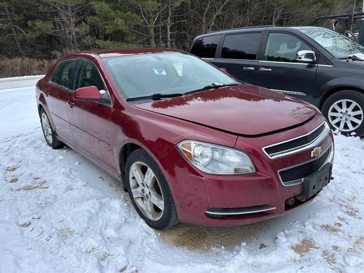 2011-chevrolet-malibu-sedan-image-4