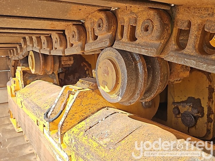 2017-deere-700k-lgp-image-11