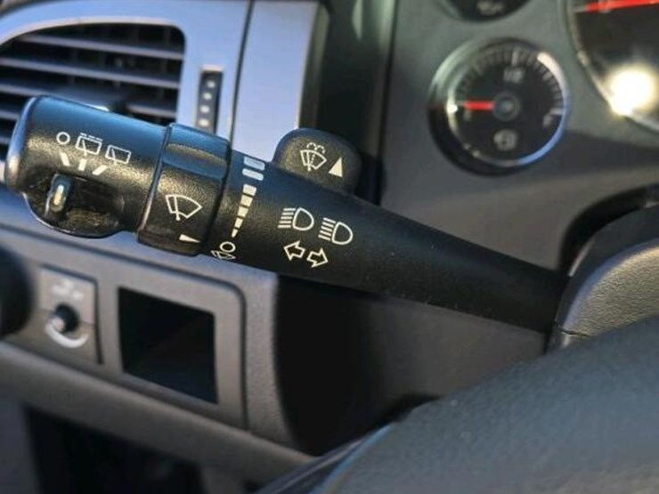 2013-chevrolet-tahoe-image-23