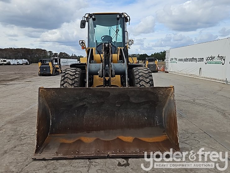 2015-deere-524k-image-14