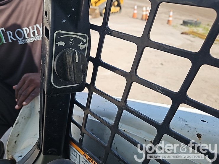 2017-bobcat-t770-image-109