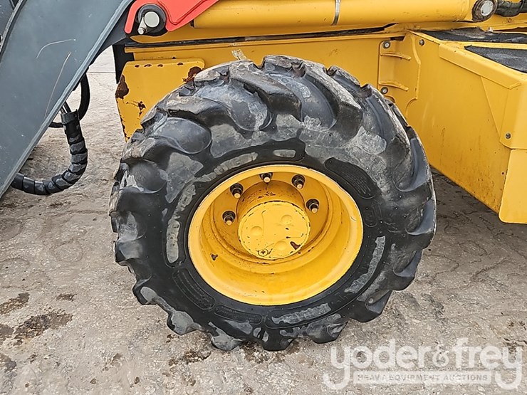 2015-deere-410l-image-17