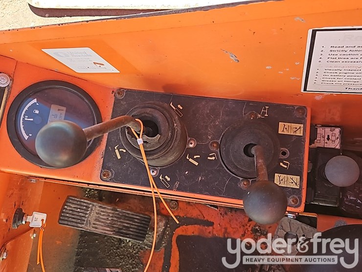 2013-sky-trak-10054-image-25