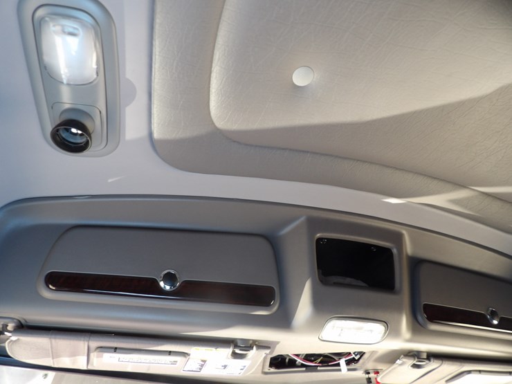 2022-peterbilt-389-image-45