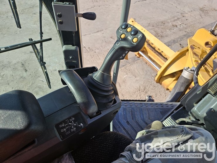 2018-caterpillar-12m3-image-28