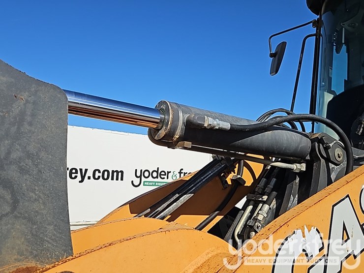 2017-case-621g-image-16