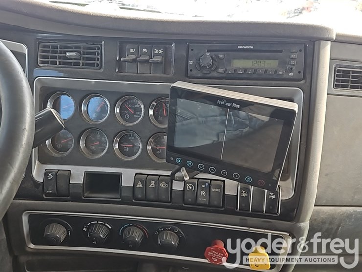 2011-kenworth-t470-image-26