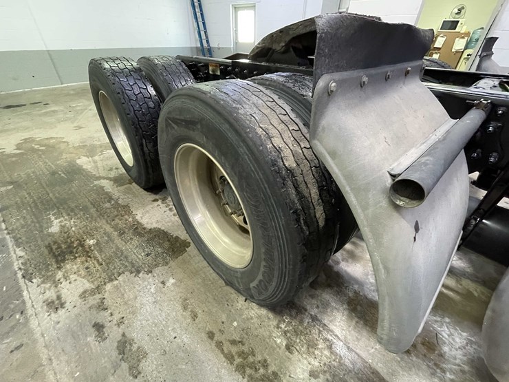 #6227-•-2018-freightliner-cascadia-day-cab-semi-truck-(title-in-delay)-image-39