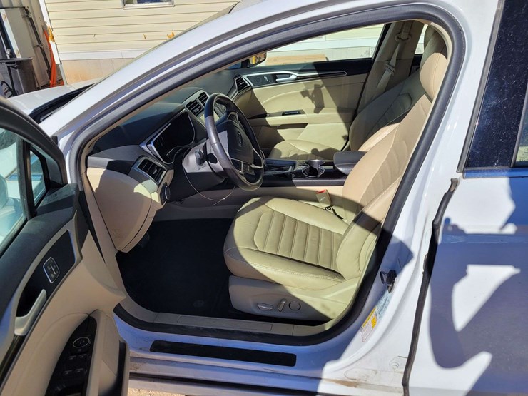 2016-ford-fusion-se-luxury-energi-sedan-4d-image-8