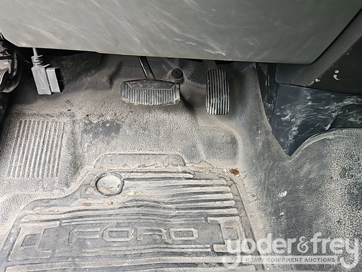 2022-ford-f250-image-30