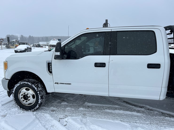 2017-ford-f350-image-15