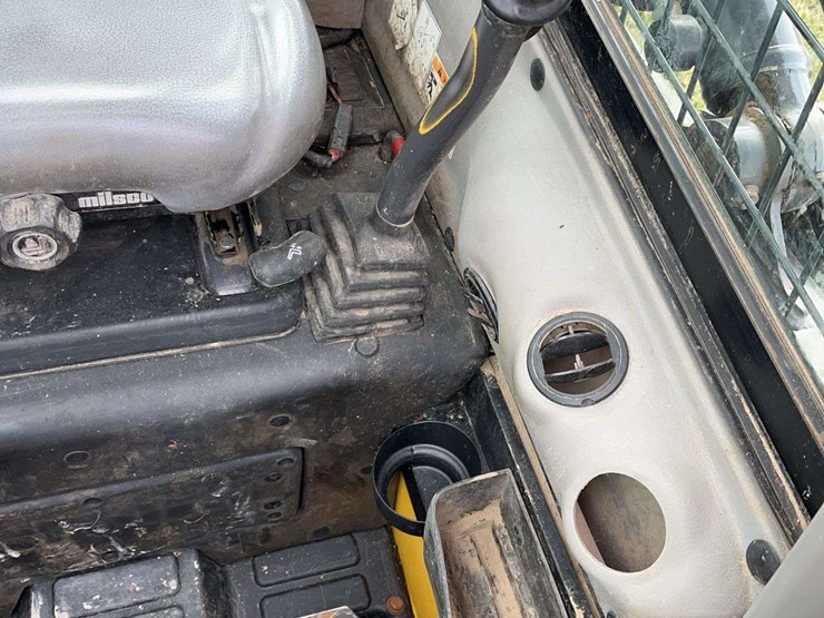 2018-new-holland-l228-image-14