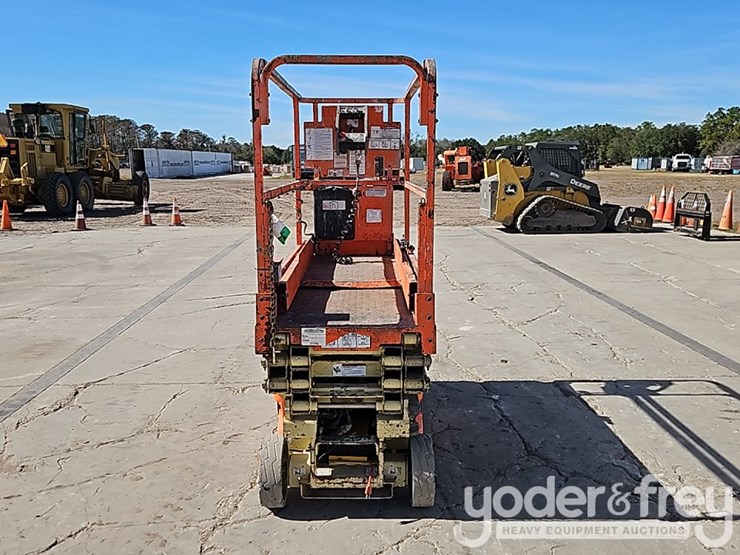 2016-jlg-1930es-image-11