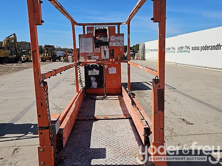 2017-jlg-1930es-image-12