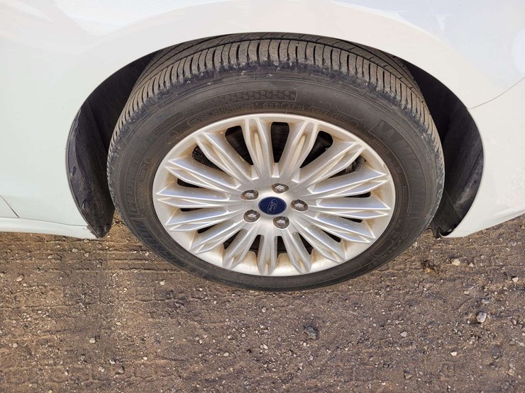 2016-ford-fusion-se-luxury-energi-sedan-4d-image-18