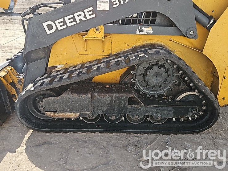 2016-deere-317g-image-17