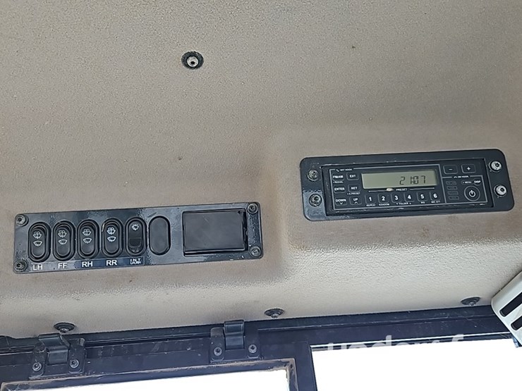 2022-komatsu-d61px-24-image-33