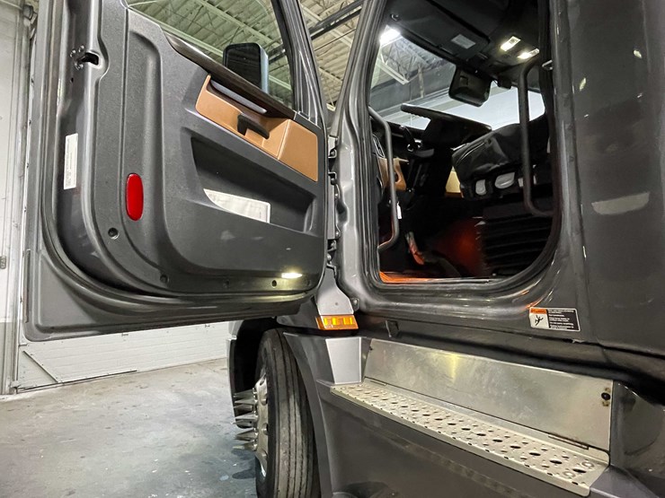 #6224-•-2022-freightliner-cascadia-semi-truck-(title-in-delay)-image-73