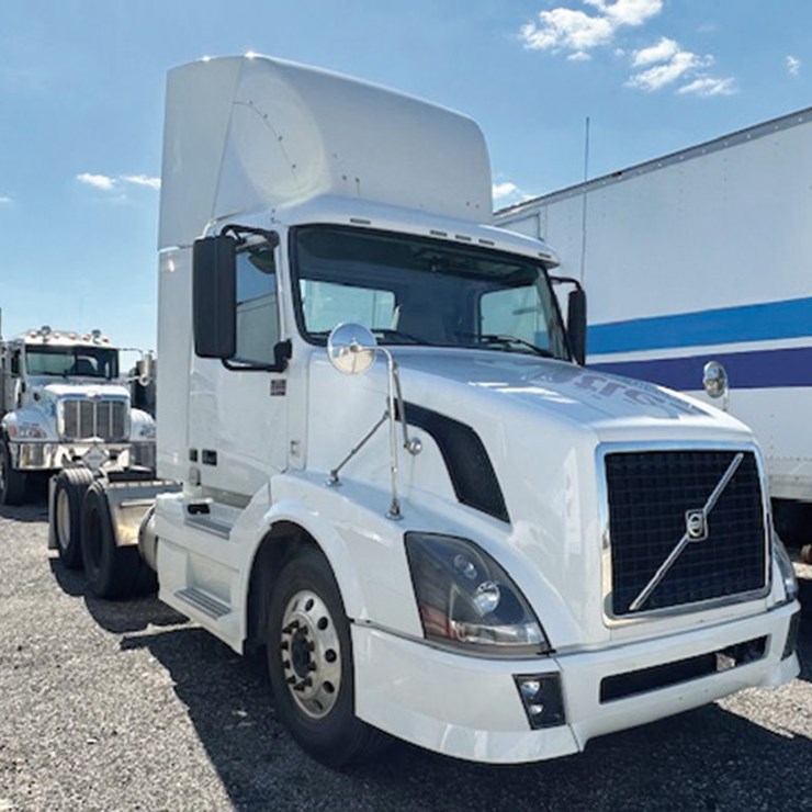 2012 VOLVO VNL 300