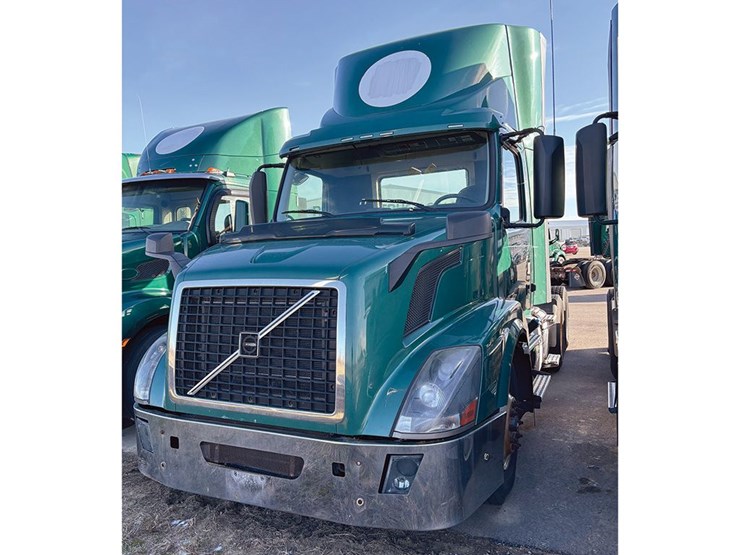 2016-volvo-vnl-300-image-2