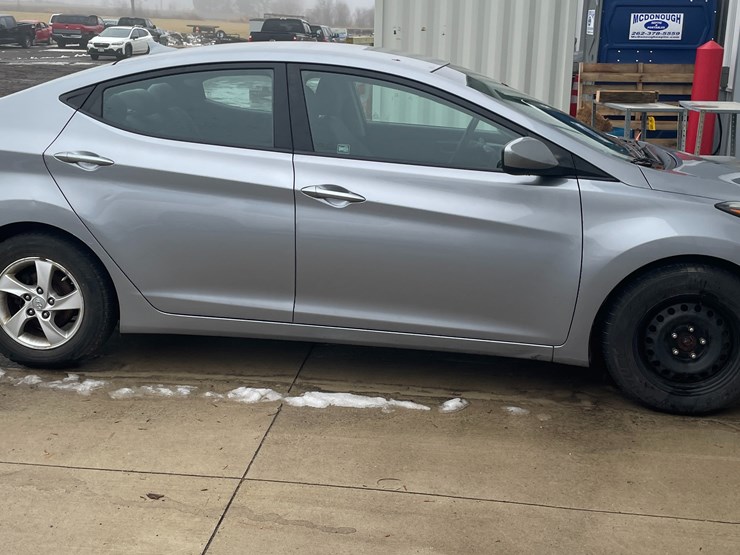 #1048-•-2015-hyundai-elantra-sedan-(has-wi-title)-image-3