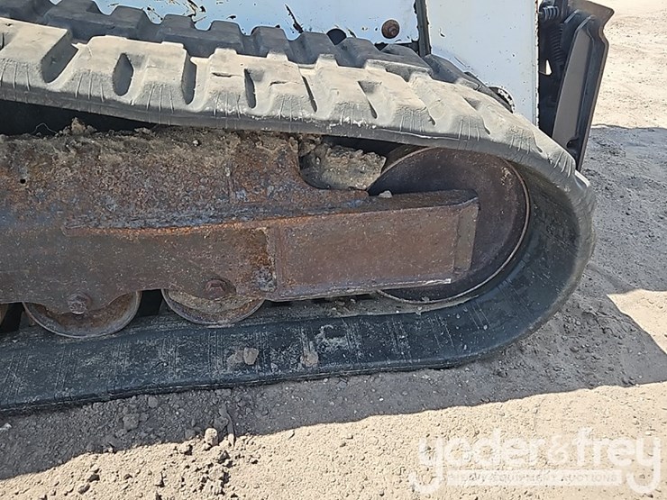 2017-bobcat-t770-image-37