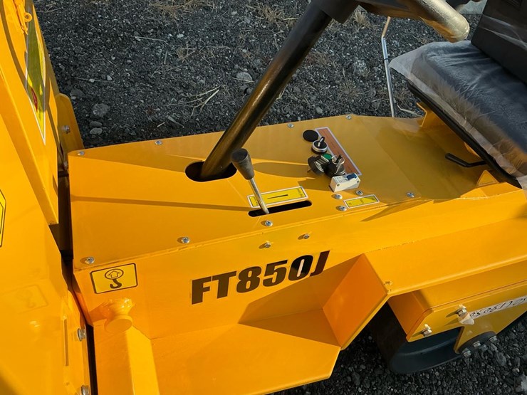 #1252-•-unused-future-ft850-ride-on-road-roller-image-11