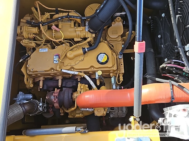 2021-caterpillar-325-image-32