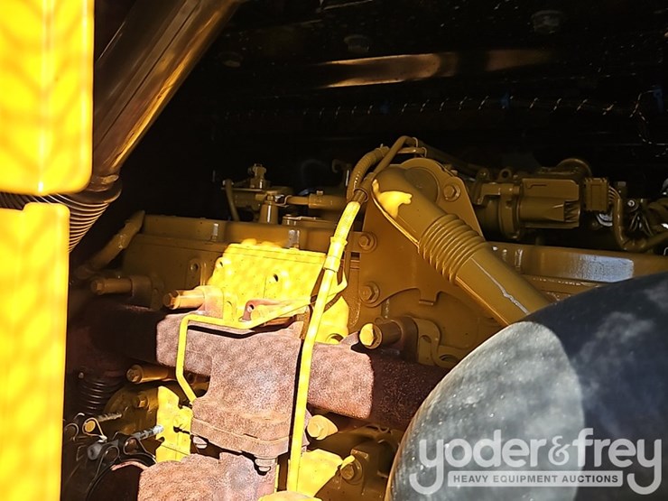 2026-caterpillar-926-image-23