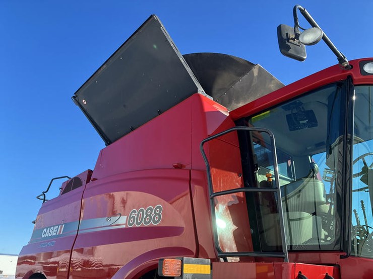 2010-case-ih-6088-image-12