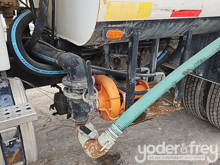 2007-sterling-lt7500-image-24