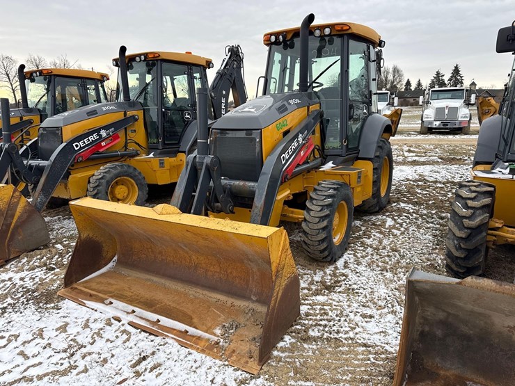 2022-john-deere-310-image-1