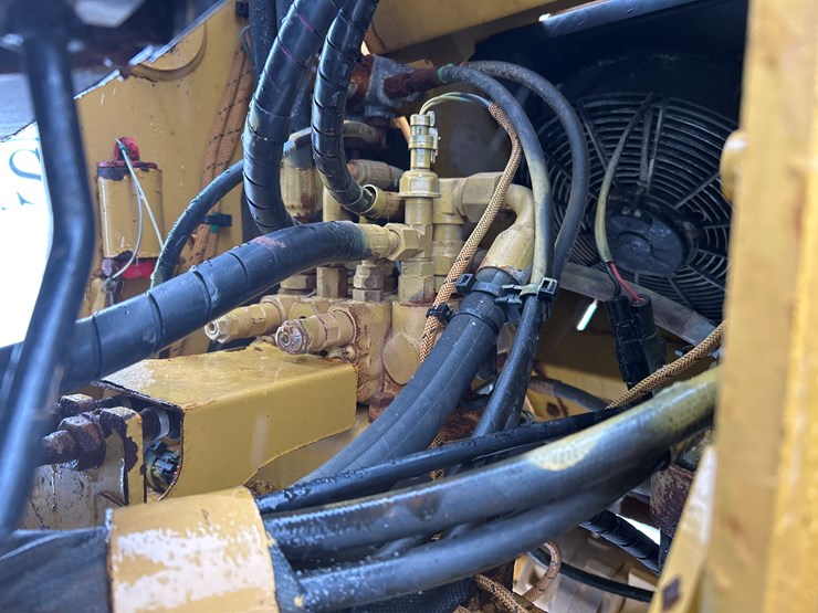 caterpillar-903d-image-33