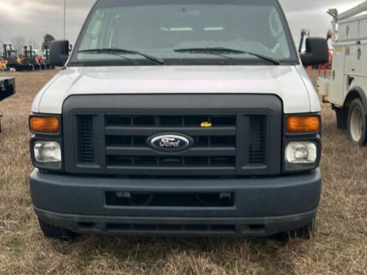 2014-ford-e350-image-2