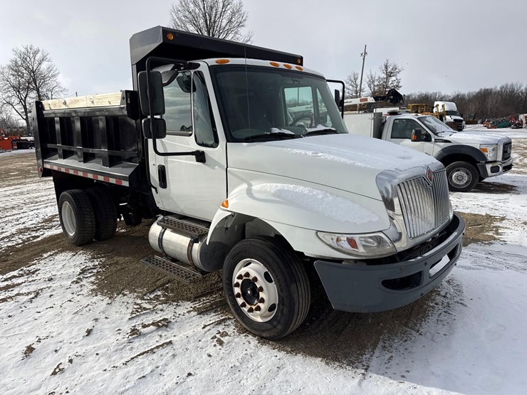 2018-international-durastar-4300-image-2